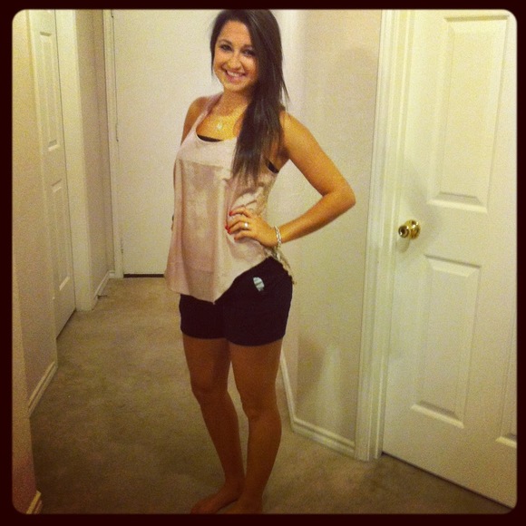 Meet your Posher, Tiffany - Picture 1 of 1